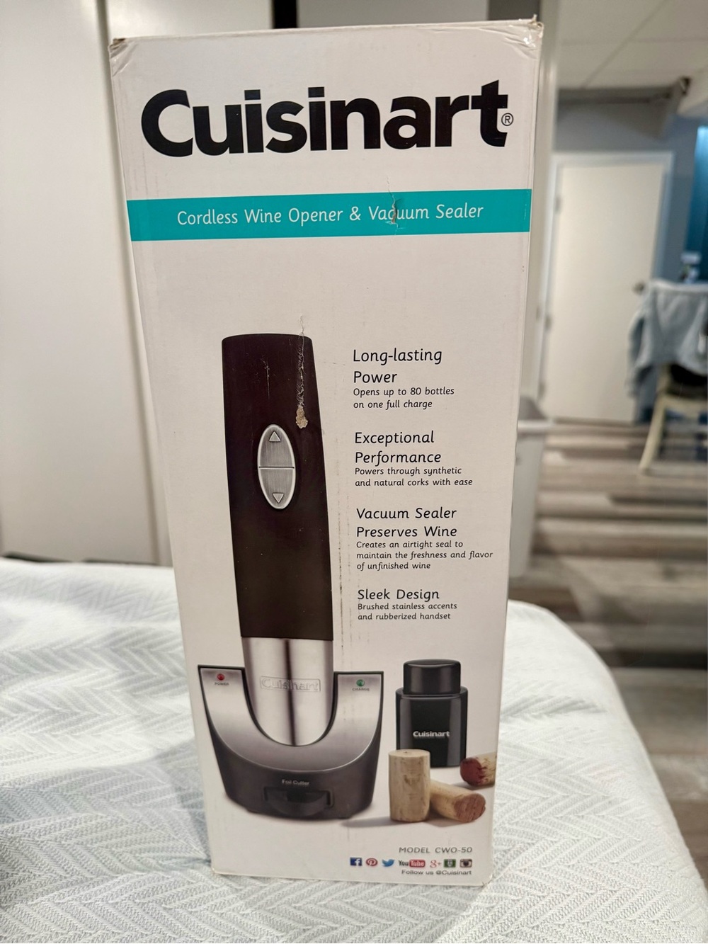 Cuisinart Black Cordless Wine Opener with Vacuum Sealer Base